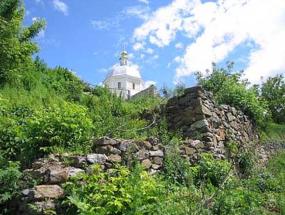 Image - Sharhorod: ruins of the castle walls.